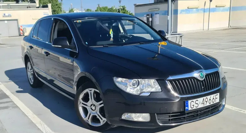 słupsk Skoda Superb cena 34500 przebieg: 235000, rok produkcji 2012 z Słupsk
